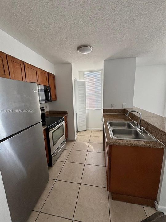For Rent: $2,400 (2 beds, 2 baths, 849 Square Feet)