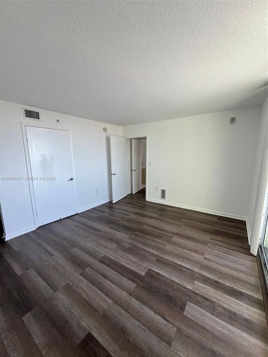 For Rent: $2,400 (2 beds, 2 baths, 849 Square Feet)