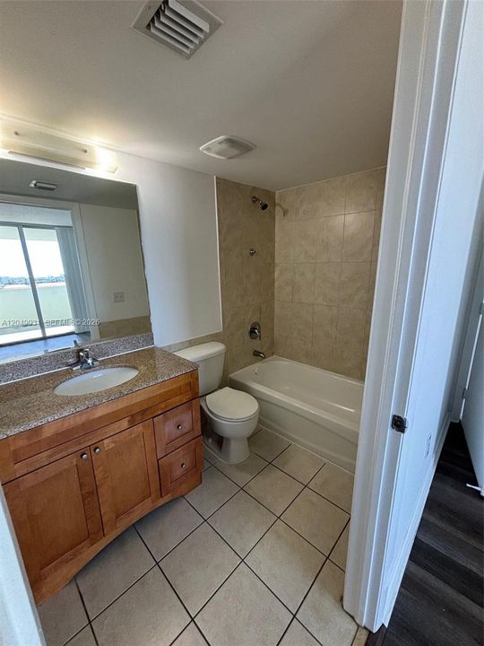 For Rent: $2,400 (2 beds, 2 baths, 849 Square Feet)