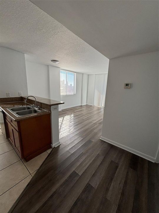 For Rent: $2,400 (2 beds, 2 baths, 849 Square Feet)