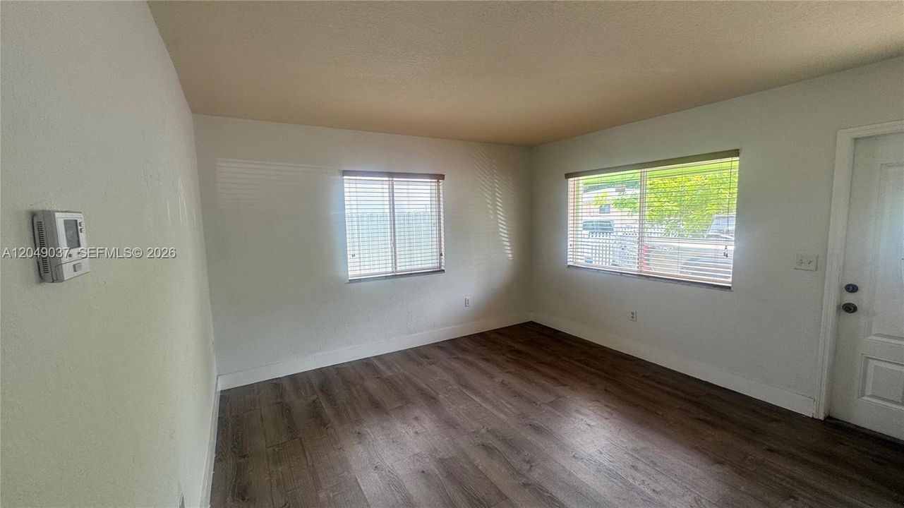 For Rent: $3,500 (3 beds, 2 baths, 1410 Square Feet)