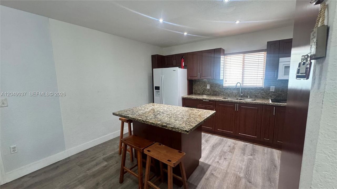 For Rent: $3,500 (3 beds, 2 baths, 1410 Square Feet)