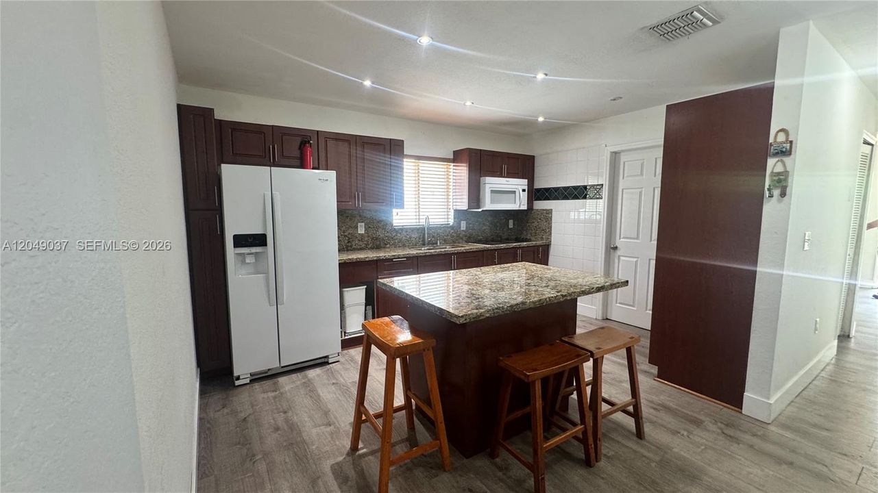 For Rent: $3,500 (3 beds, 2 baths, 1410 Square Feet)