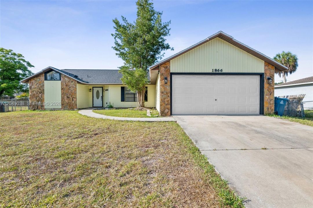 For Rent: $2,300 (3 beds, 2 baths, 1481 Square Feet)