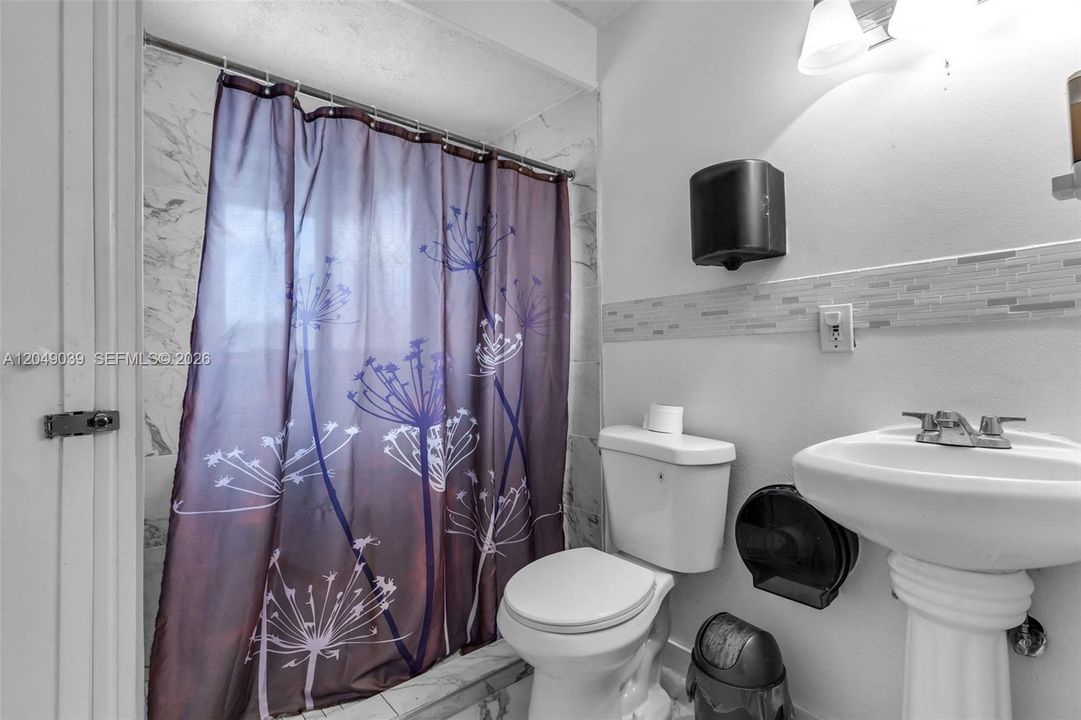 For Sale: $735,000 (5 beds, 3 baths, 1688 Square Feet)