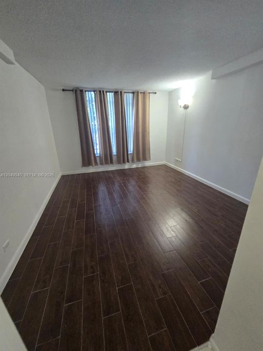For Rent: $1,575 (1 beds, 1 baths, 800 Square Feet)
