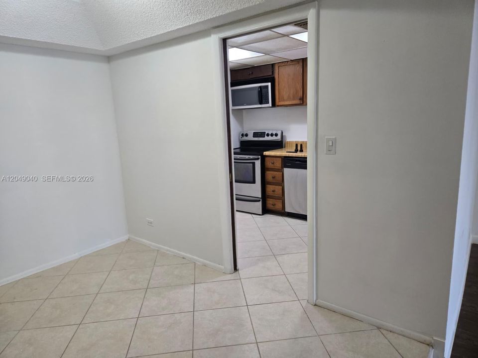 For Rent: $1,575 (1 beds, 1 baths, 800 Square Feet)