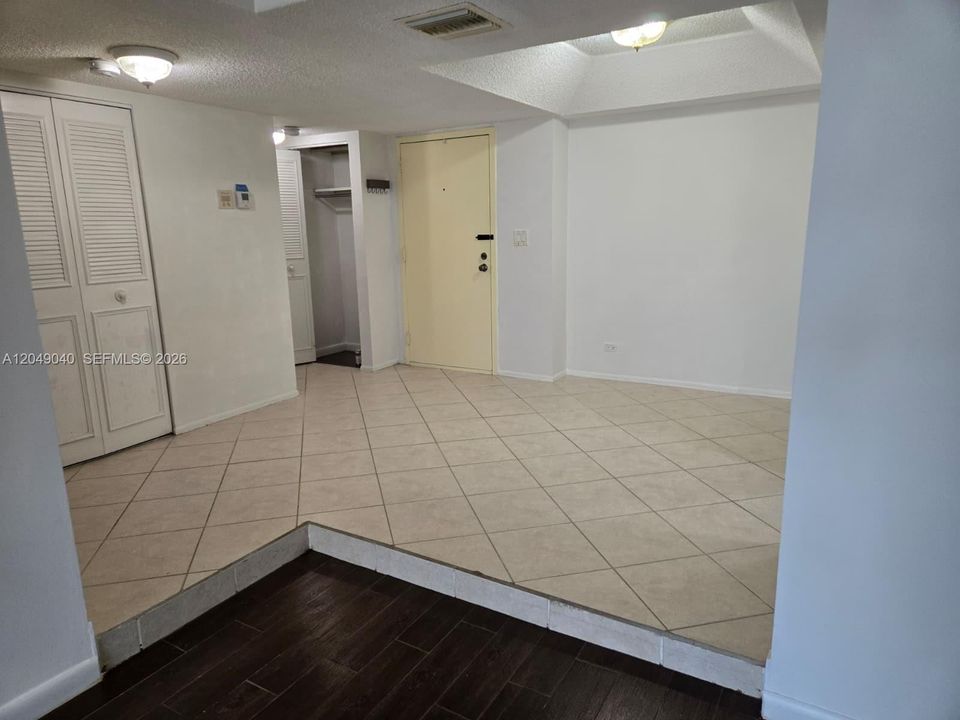 For Rent: $1,575 (1 beds, 1 baths, 800 Square Feet)