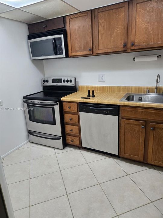 For Rent: $1,575 (1 beds, 1 baths, 800 Square Feet)