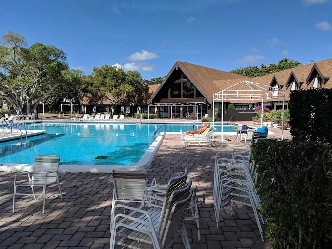 For Rent: $1,575 (1 beds, 1 baths, 800 Square Feet)