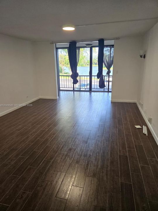For Rent: $1,575 (1 beds, 1 baths, 800 Square Feet)