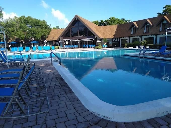For Rent: $1,575 (1 beds, 1 baths, 800 Square Feet)