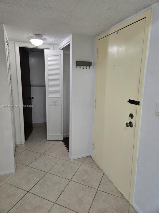For Rent: $1,575 (1 beds, 1 baths, 800 Square Feet)