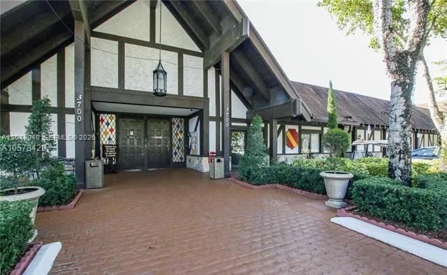 For Rent: $1,575 (1 beds, 1 baths, 800 Square Feet)