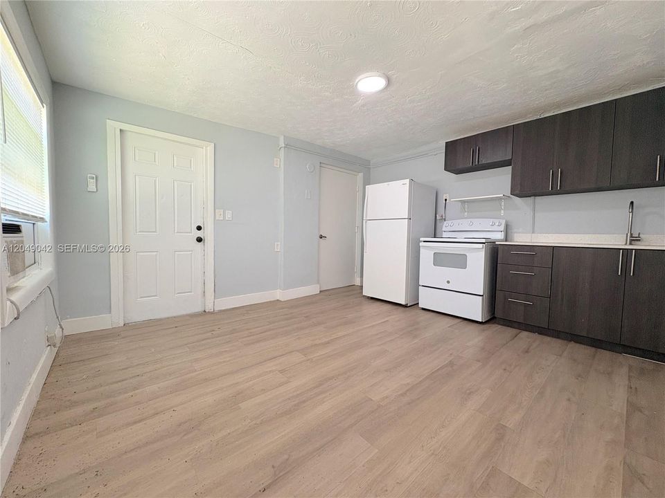 For Rent: $1,450 (1 beds, 1 baths, 500 Square Feet)