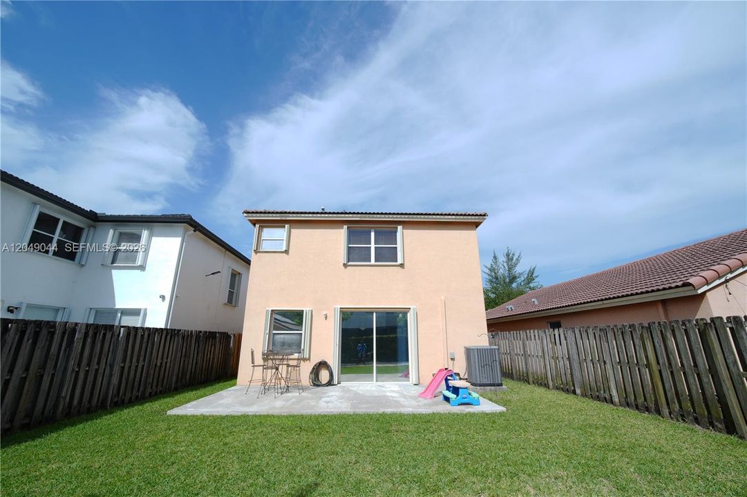 En Venta: $410,000 (3 camas, 2 baños, 1693 Pies cuadrados)