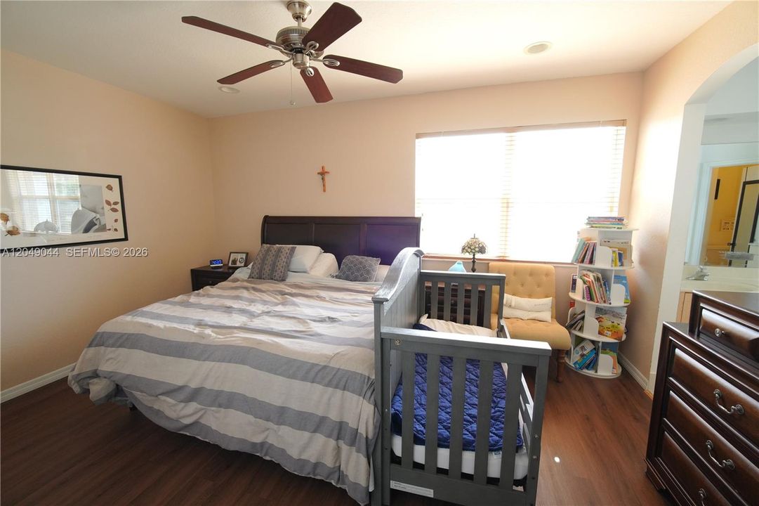 En Venta: $410,000 (3 camas, 2 baños, 1693 Pies cuadrados)