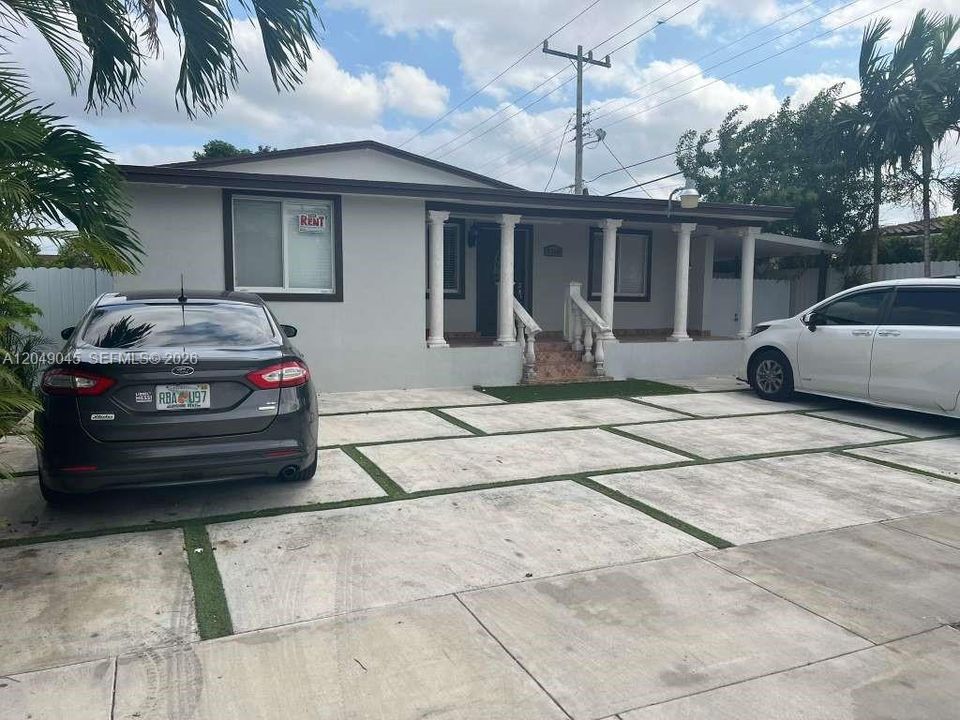 For Rent: $4,600 (5 beds, 4 baths, 950 Square Feet)