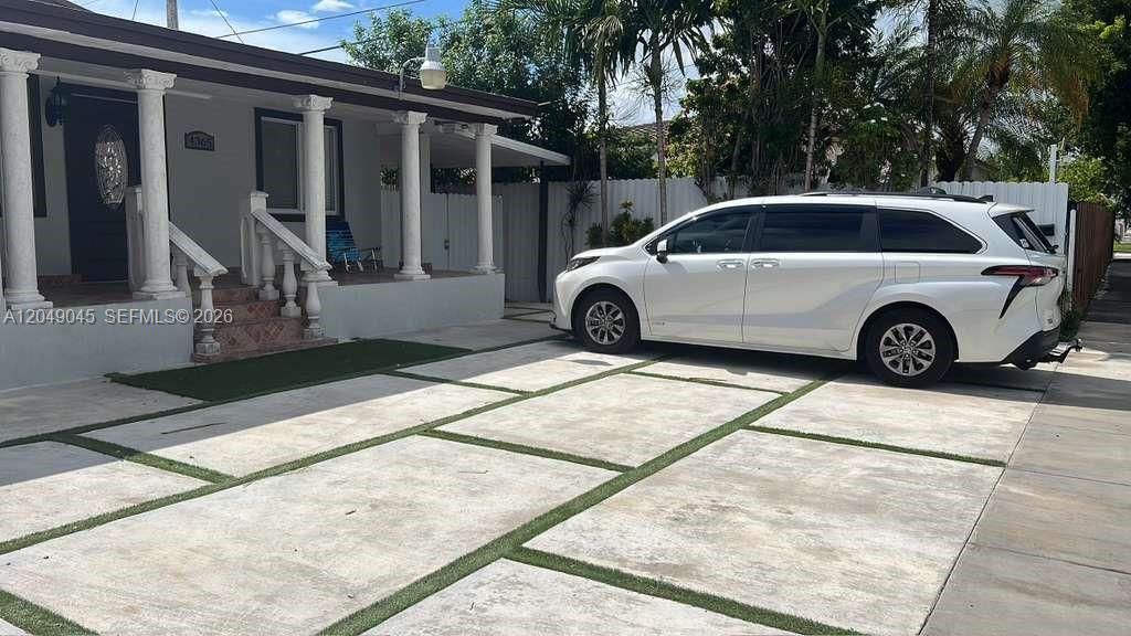For Rent: $4,600 (5 beds, 4 baths, 950 Square Feet)
