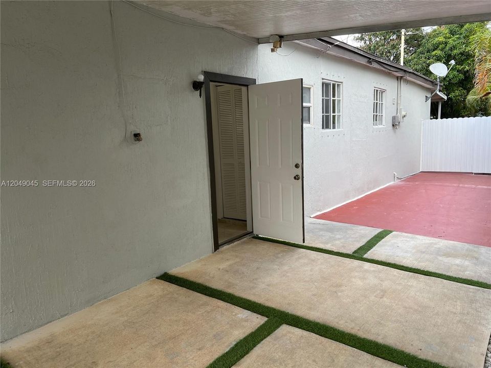 For Rent: $4,600 (5 beds, 4 baths, 950 Square Feet)