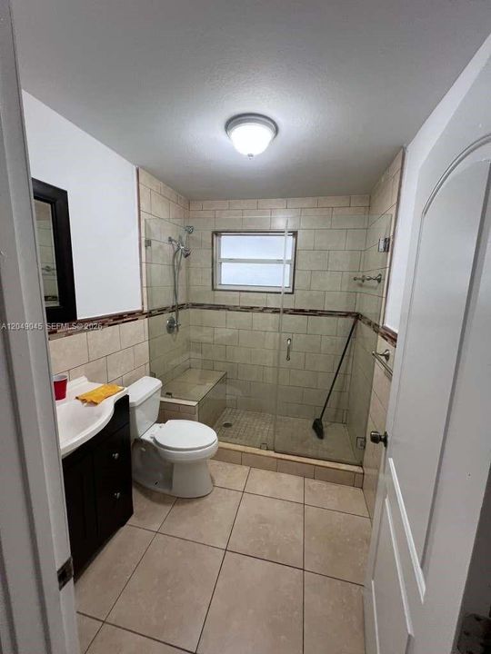 For Rent: $4,600 (5 beds, 4 baths, 950 Square Feet)