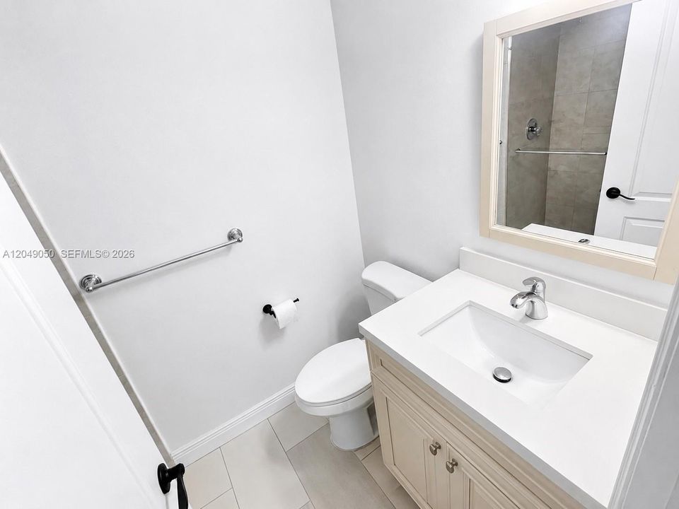 2nd Upstairs Bathroom