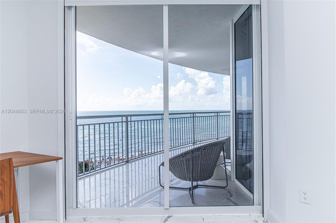 For Sale: $1,200,000 (2 beds, 2 baths, 1470 Square Feet)