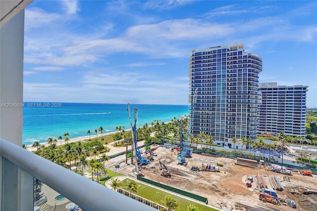 For Sale: $975,000 (1 beds, 1 baths, 896 Square Feet)