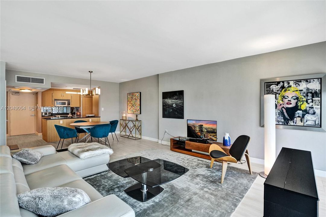 For Sale: $975,000 (1 beds, 1 baths, 896 Square Feet)