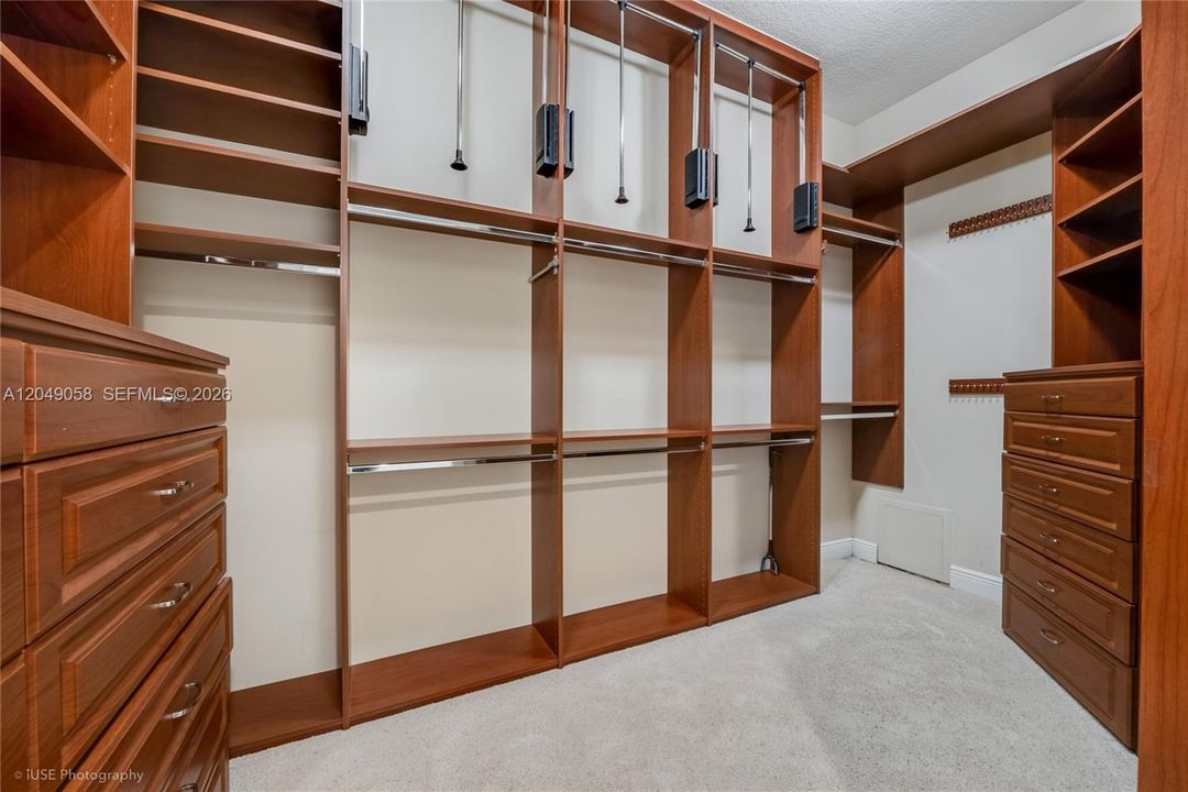 En Venta: $2,299,000 (3 camas, 3 baños, 2972 Pies cuadrados)