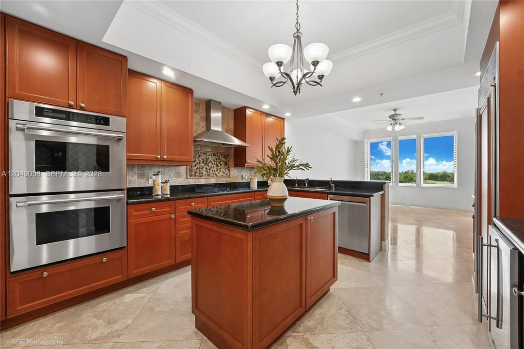 En Venta: $2,299,000 (3 camas, 3 baños, 2972 Pies cuadrados)