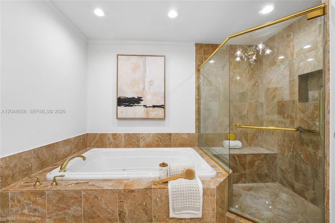 En Venta: $2,299,000 (3 camas, 3 baños, 2972 Pies cuadrados)