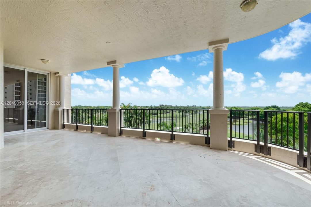 En Venta: $2,299,000 (3 camas, 3 baños, 2972 Pies cuadrados)