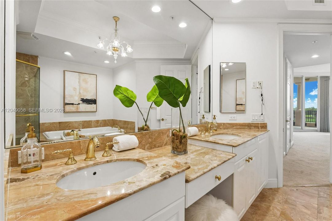 En Venta: $2,299,000 (3 camas, 3 baños, 2972 Pies cuadrados)