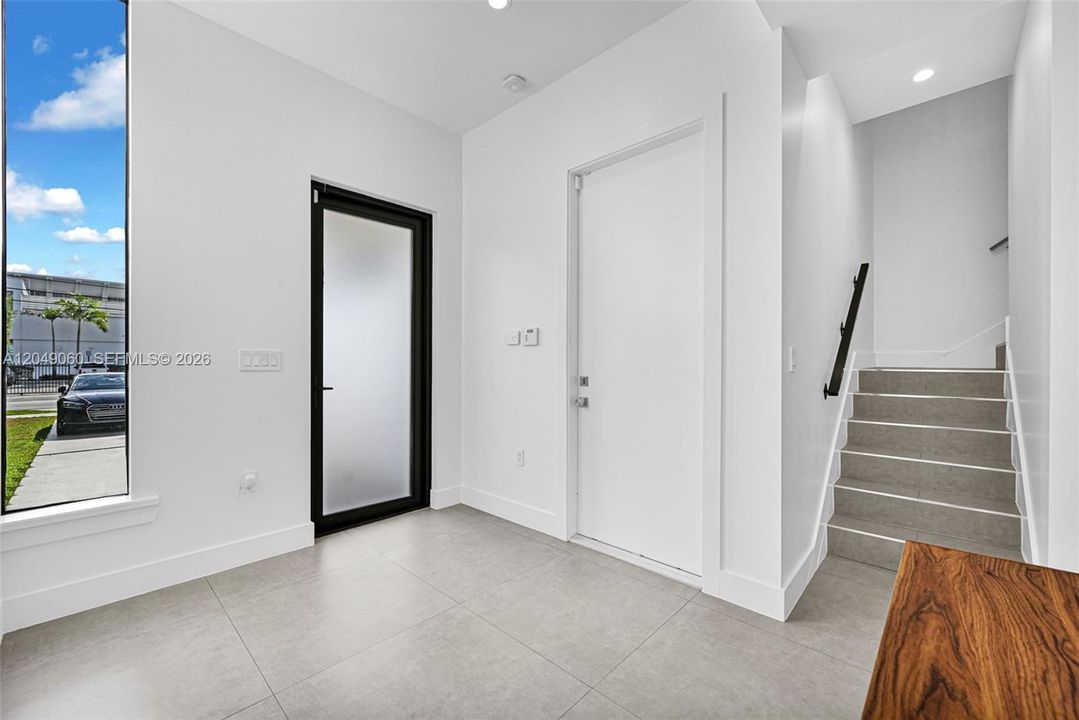 En Renta: $5,099 (3 camas, 2 baños, 1882 Pies cuadrados)