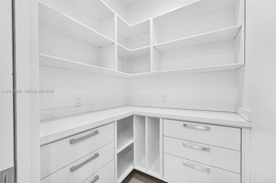 En Renta: $5,099 (3 camas, 2 baños, 1882 Pies cuadrados)