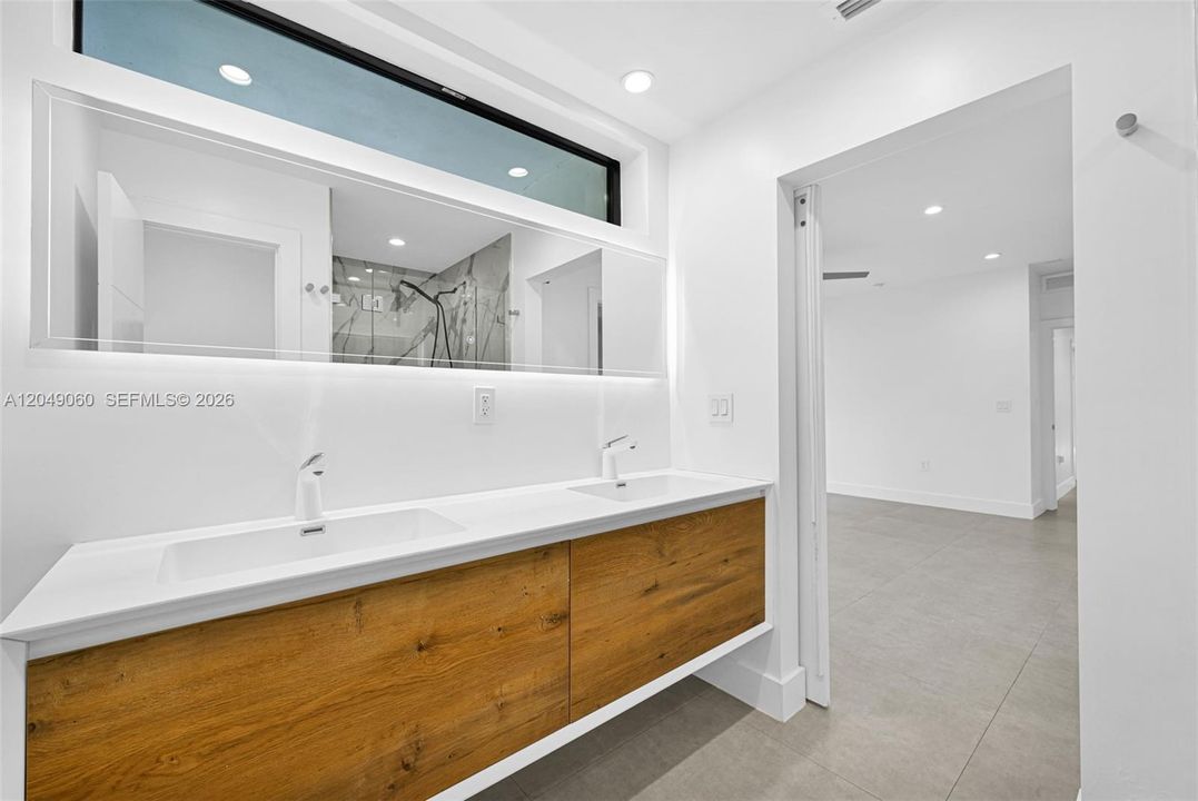 En Renta: $5,099 (3 camas, 2 baños, 1882 Pies cuadrados)