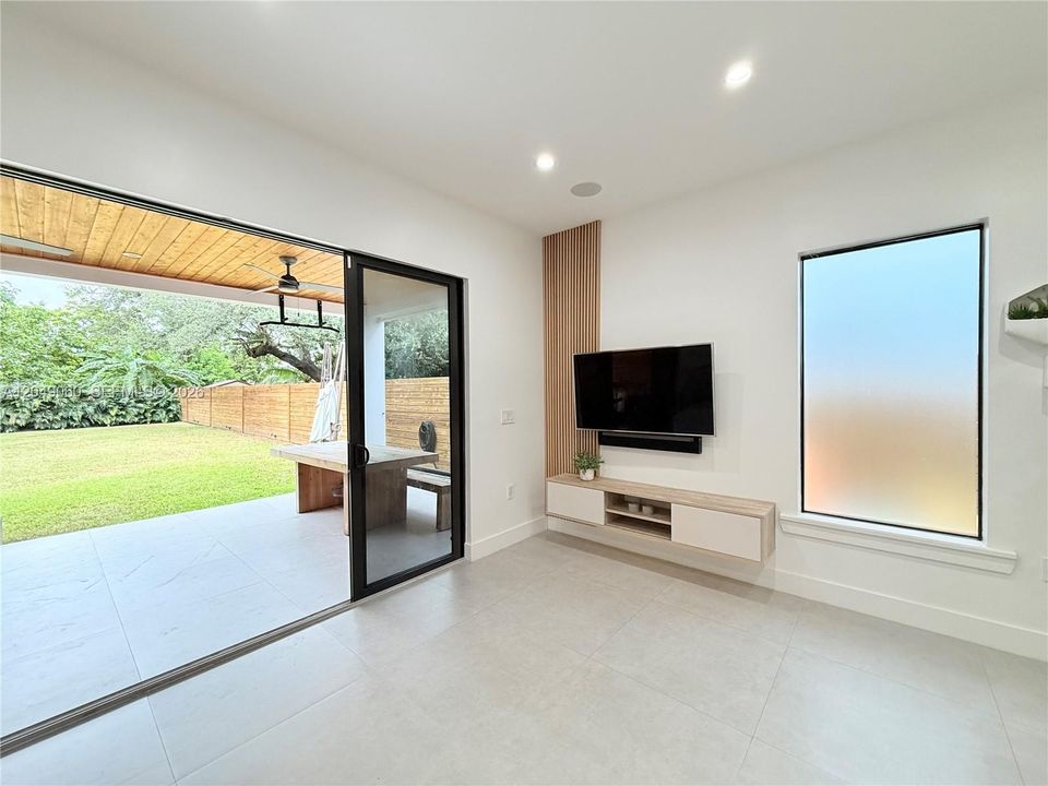 En Renta: $5,099 (3 camas, 2 baños, 1882 Pies cuadrados)