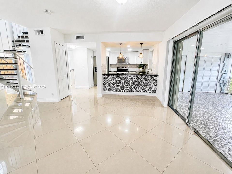 For Rent: $2,800 (3 beds, 2 baths, 1485 Square Feet)