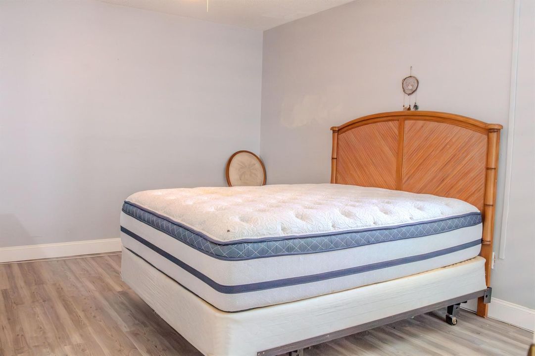 2condo-bedroom5