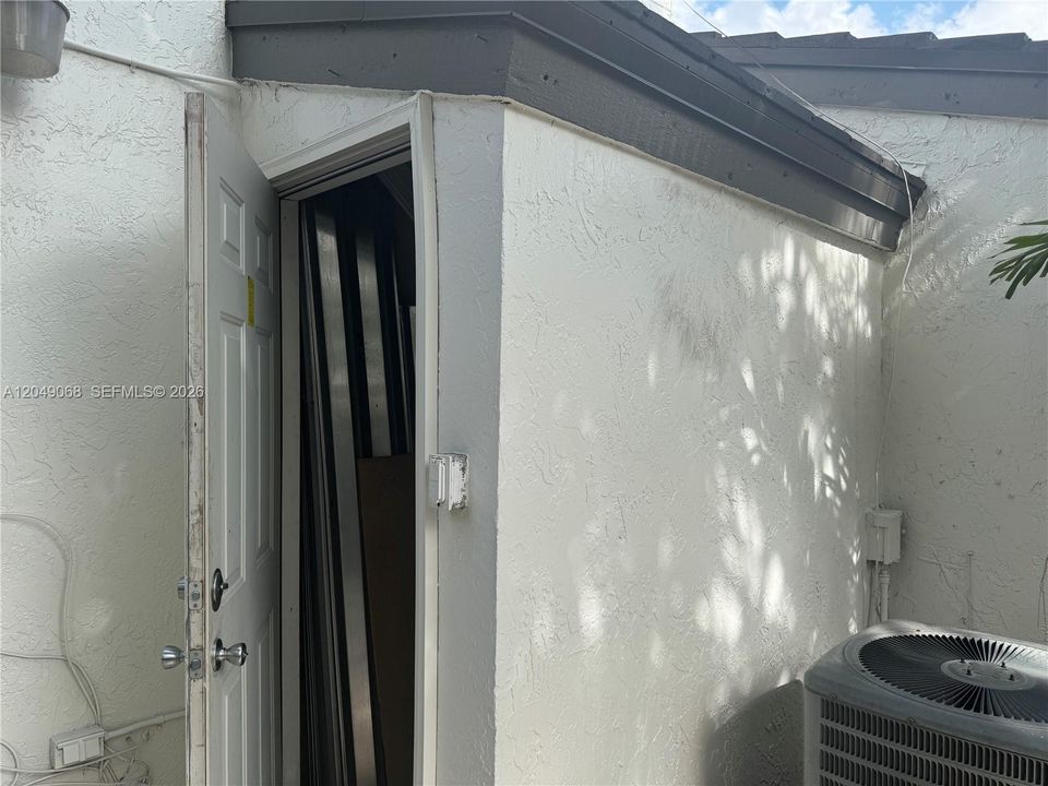 For Rent: $2,900 (3 beds, 2 baths, 1472 Square Feet)