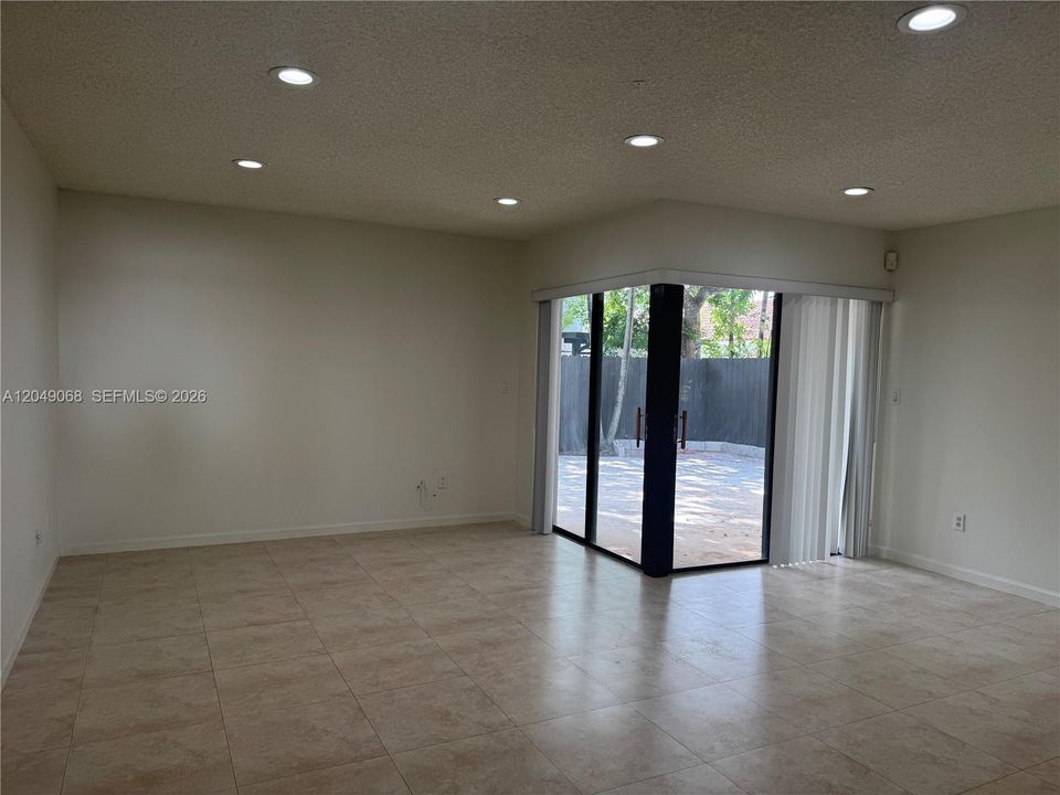 For Rent: $2,900 (3 beds, 2 baths, 1472 Square Feet)