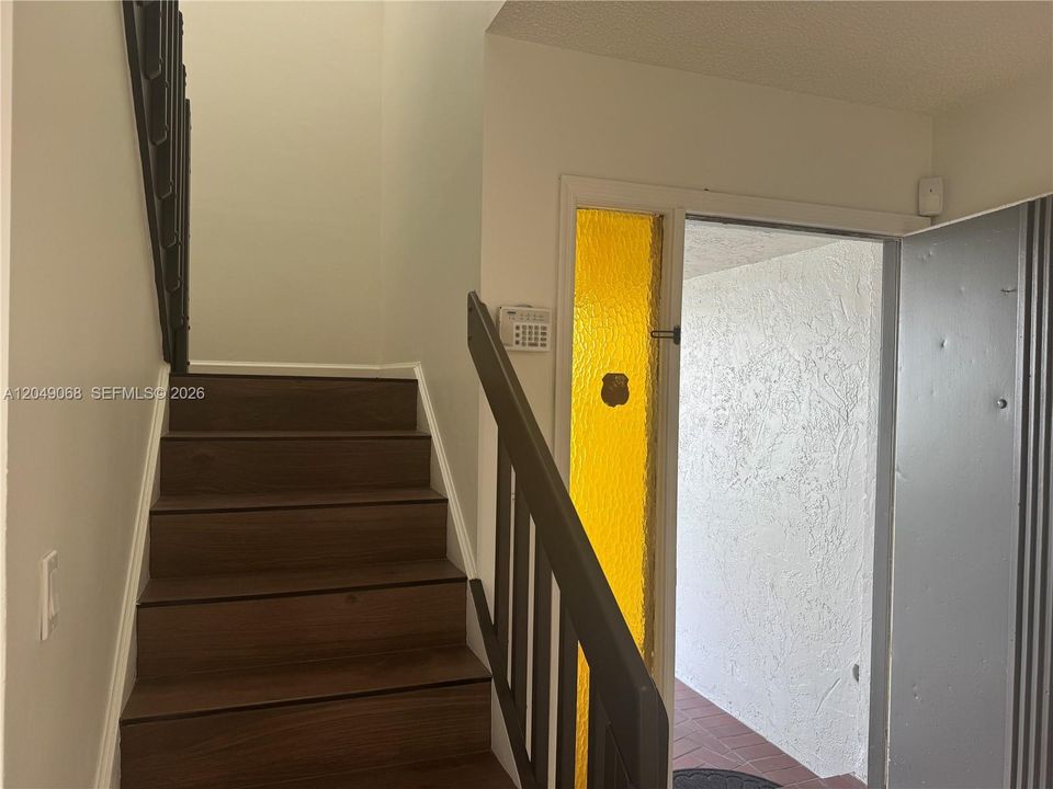 For Rent: $2,900 (3 beds, 2 baths, 1472 Square Feet)