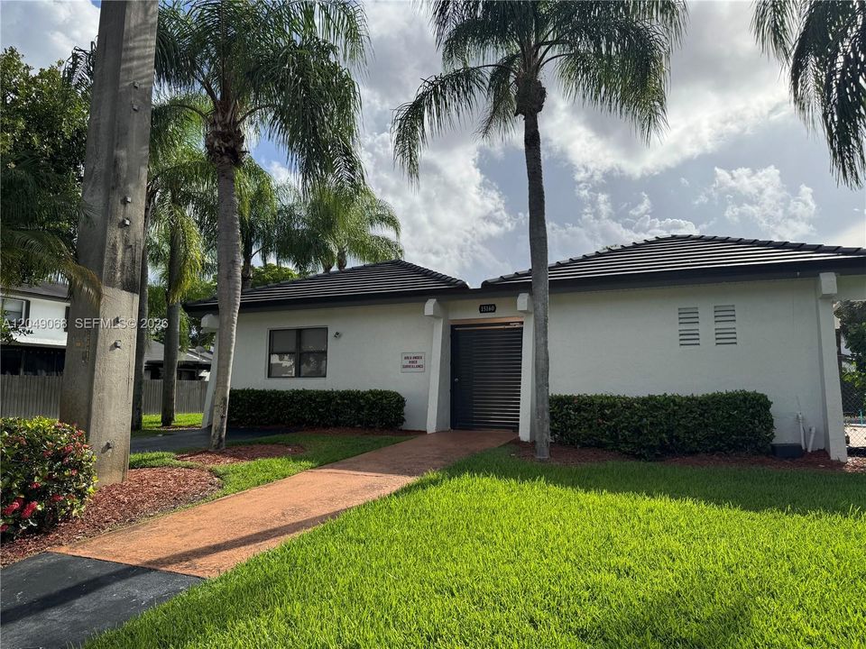 For Rent: $2,900 (3 beds, 2 baths, 1472 Square Feet)