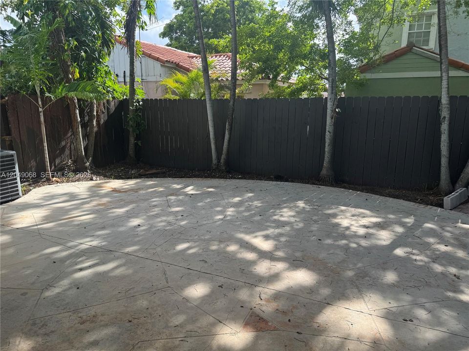 For Rent: $2,900 (3 beds, 2 baths, 1472 Square Feet)