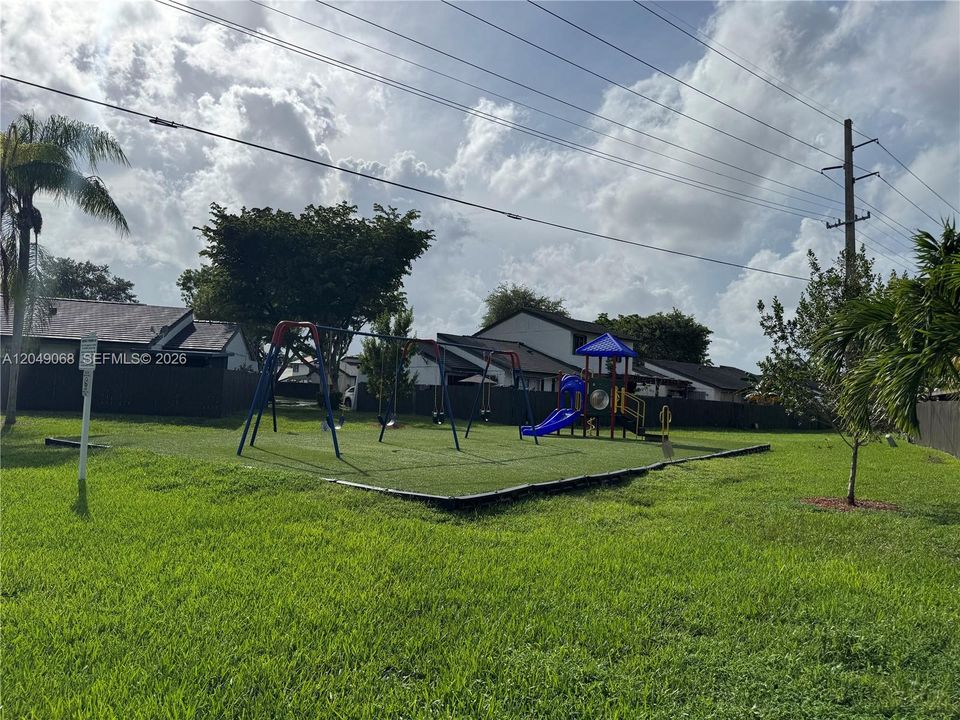 For Rent: $2,900 (3 beds, 2 baths, 1472 Square Feet)