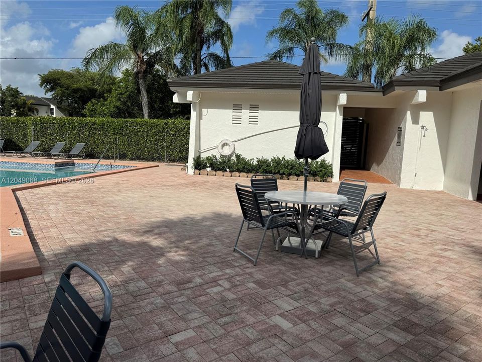 For Rent: $2,900 (3 beds, 2 baths, 1472 Square Feet)