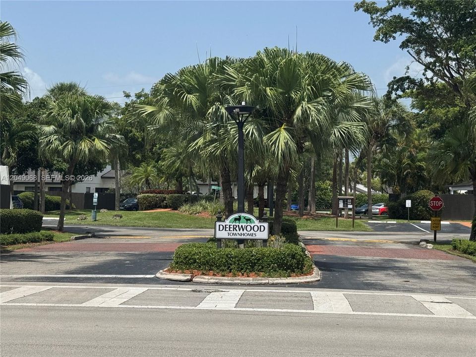 For Rent: $2,900 (3 beds, 2 baths, 1472 Square Feet)