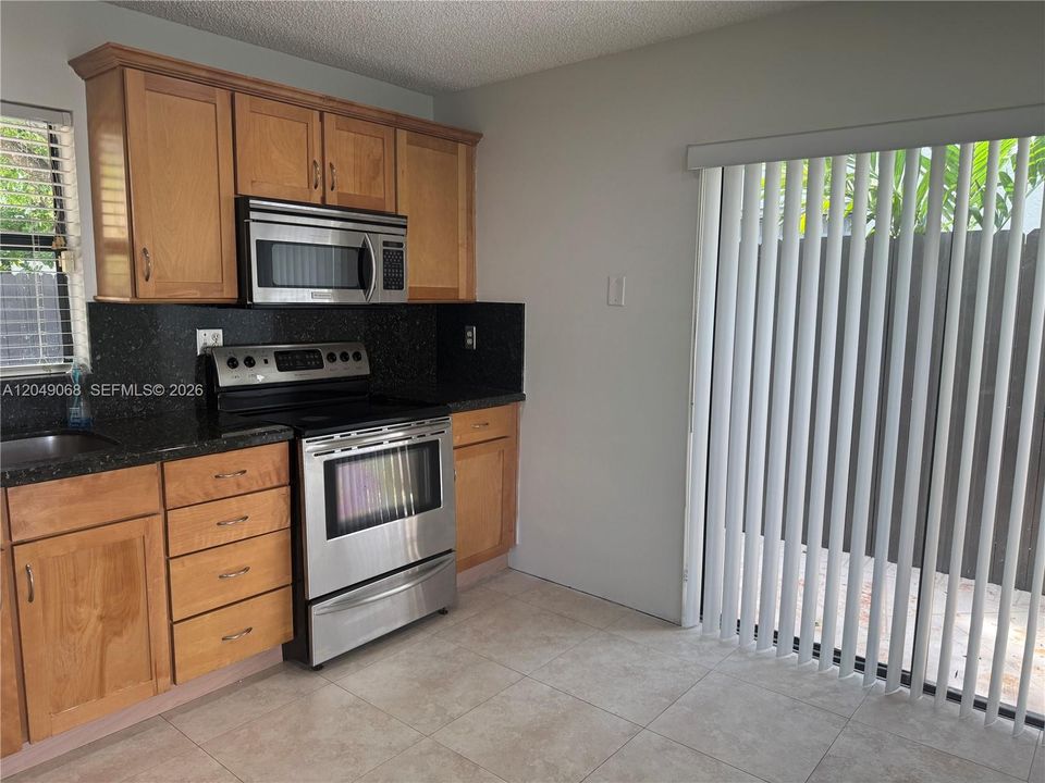 For Rent: $2,900 (3 beds, 2 baths, 1472 Square Feet)