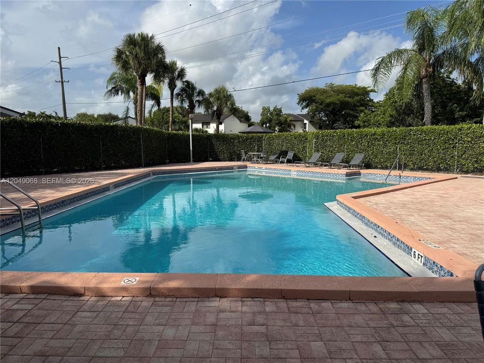 For Rent: $2,900 (3 beds, 2 baths, 1472 Square Feet)